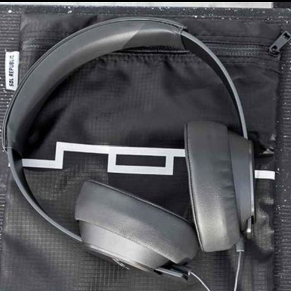 Sol Republic Master Tracks - Picture 2 of 2